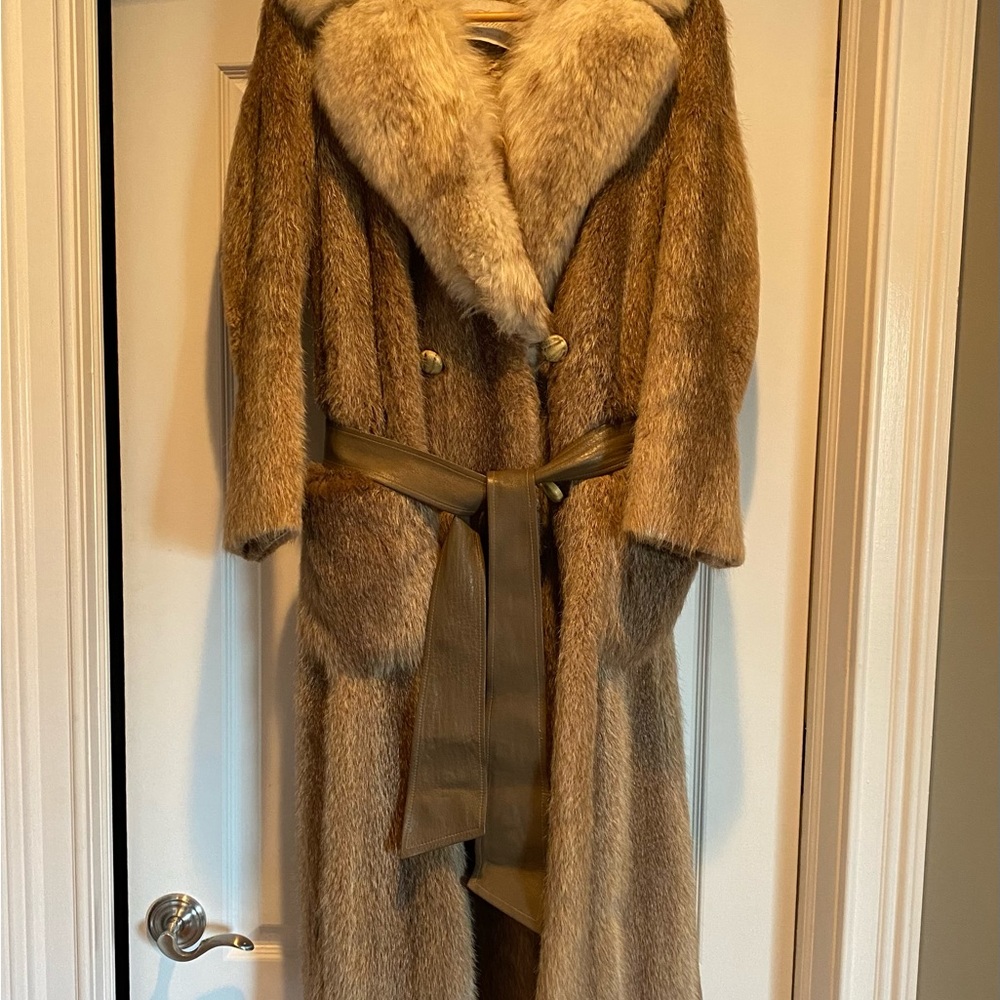 Woman’s Vintage Fur Coat Medium
